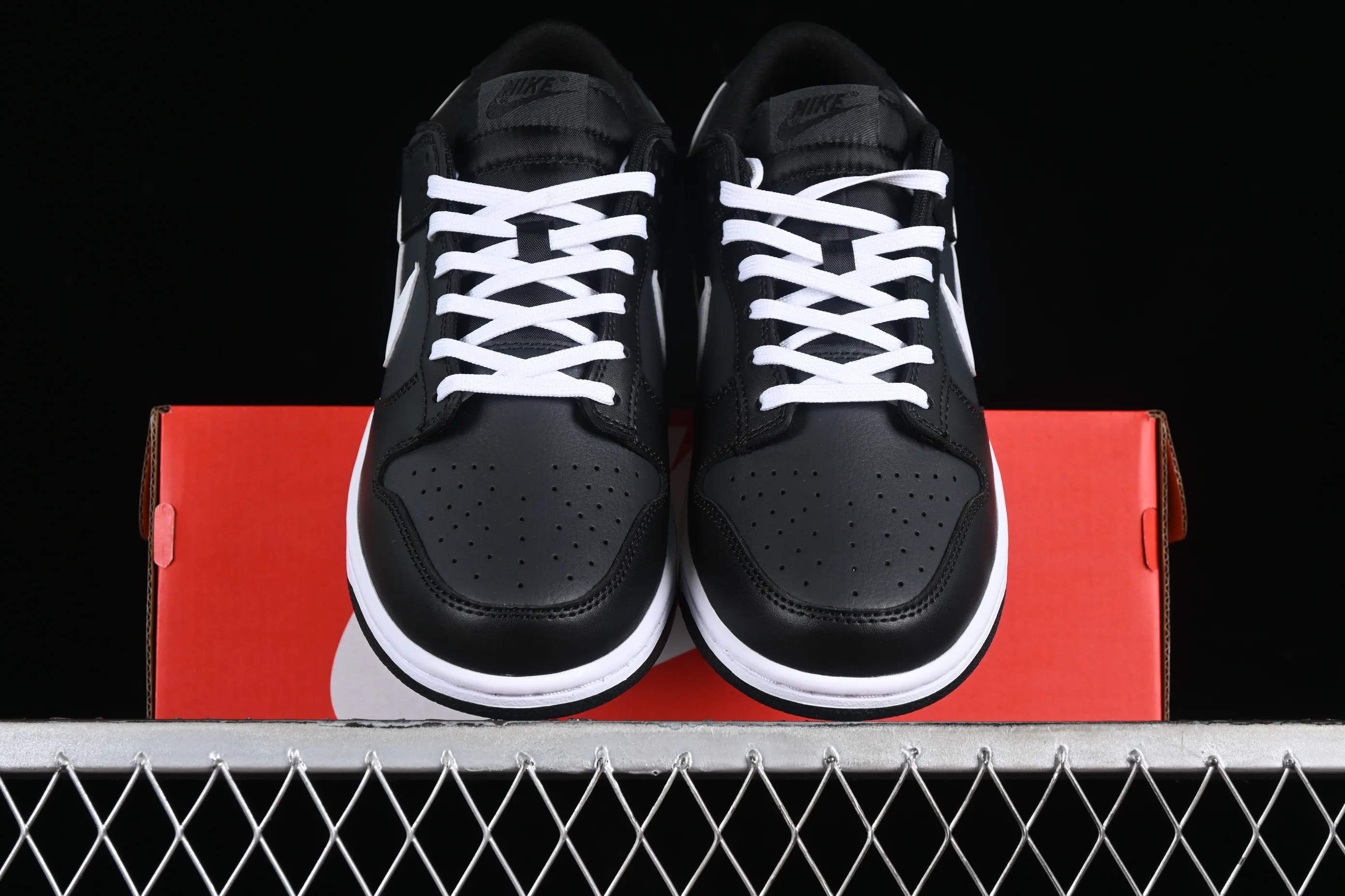All categories Nk SB Dunk series Nk SB Dunk Low low-top sneakers Nk Dunk Low Retro pure black and white SB low-top sports and leisure sneakers DJ6188-002